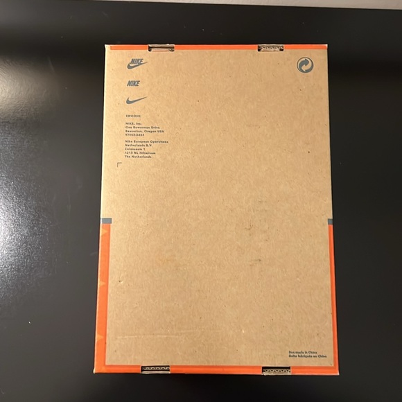 Nike Gift Set- Butterfly Sandals & Towel - Picture 6 of 16